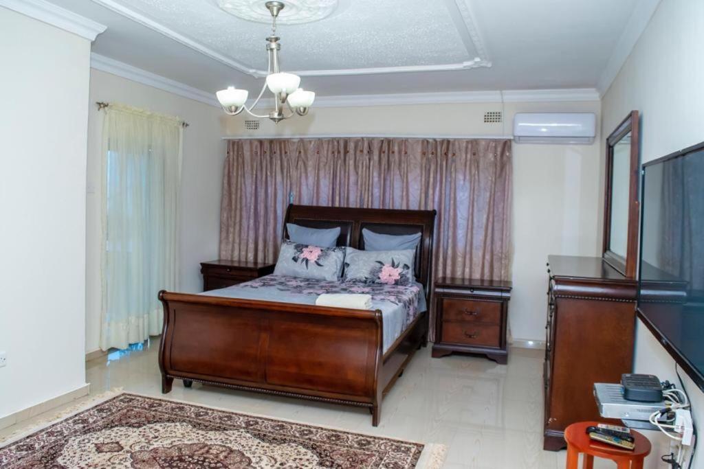 Royal Suites Apartments Lusaka Bagian luar foto