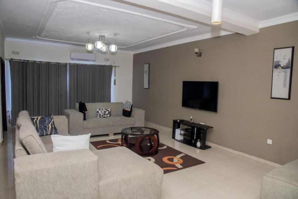 Royal Suites Apartments Lusaka Bagian luar foto