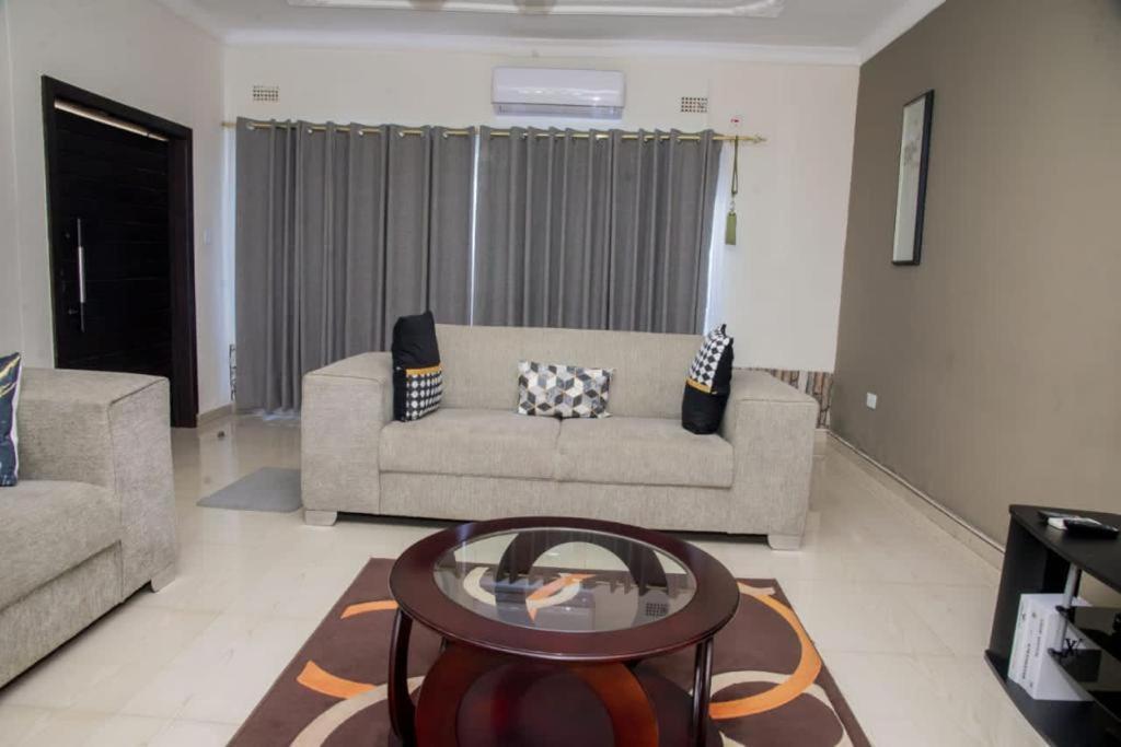 Royal Suites Apartments Lusaka Bagian luar foto