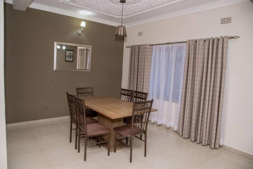 Royal Suites Apartments Lusaka Bagian luar foto